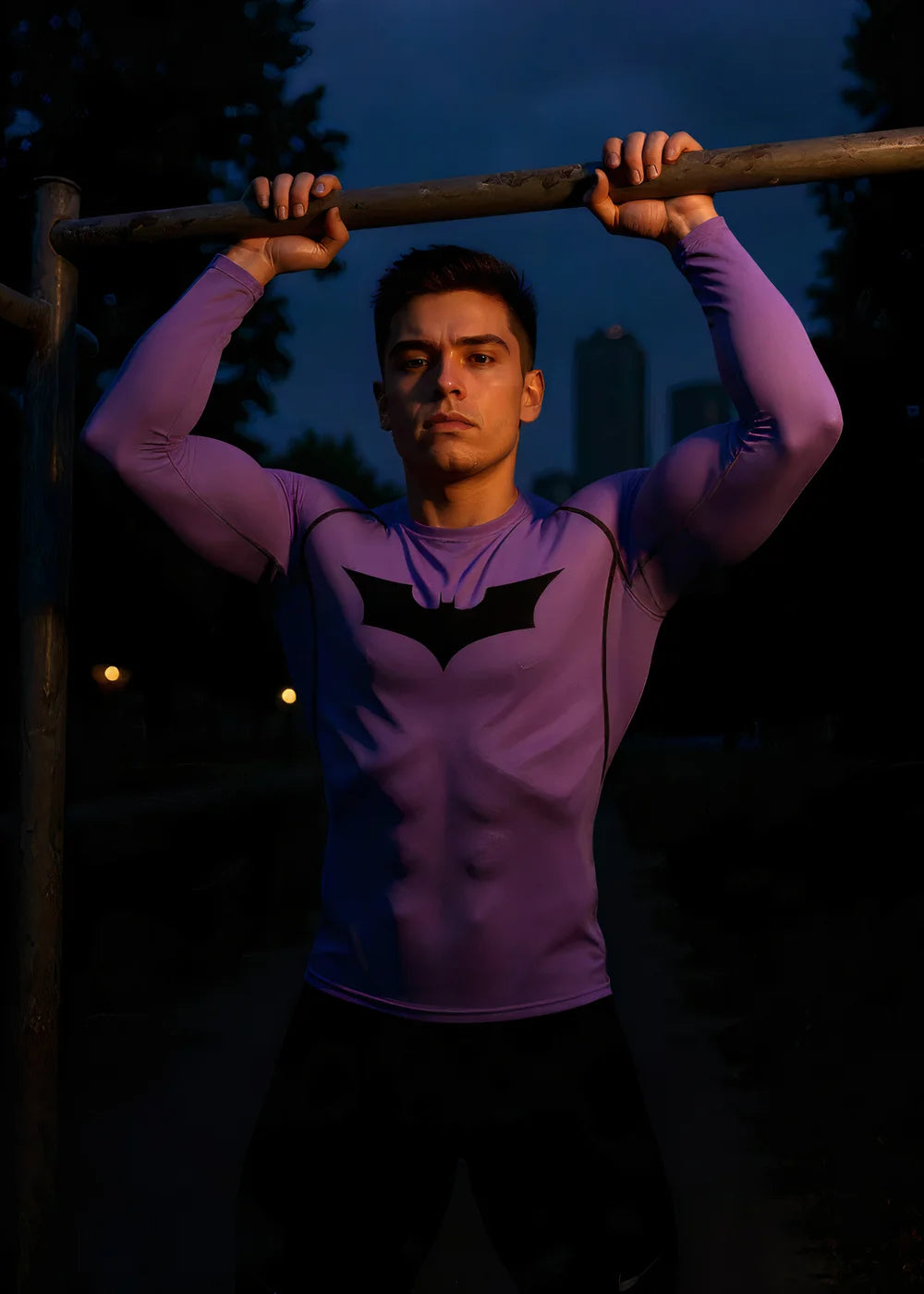 Visuel mobile de l’image hero La Force Française avec modèle en t-shirt compression violet style super-héros