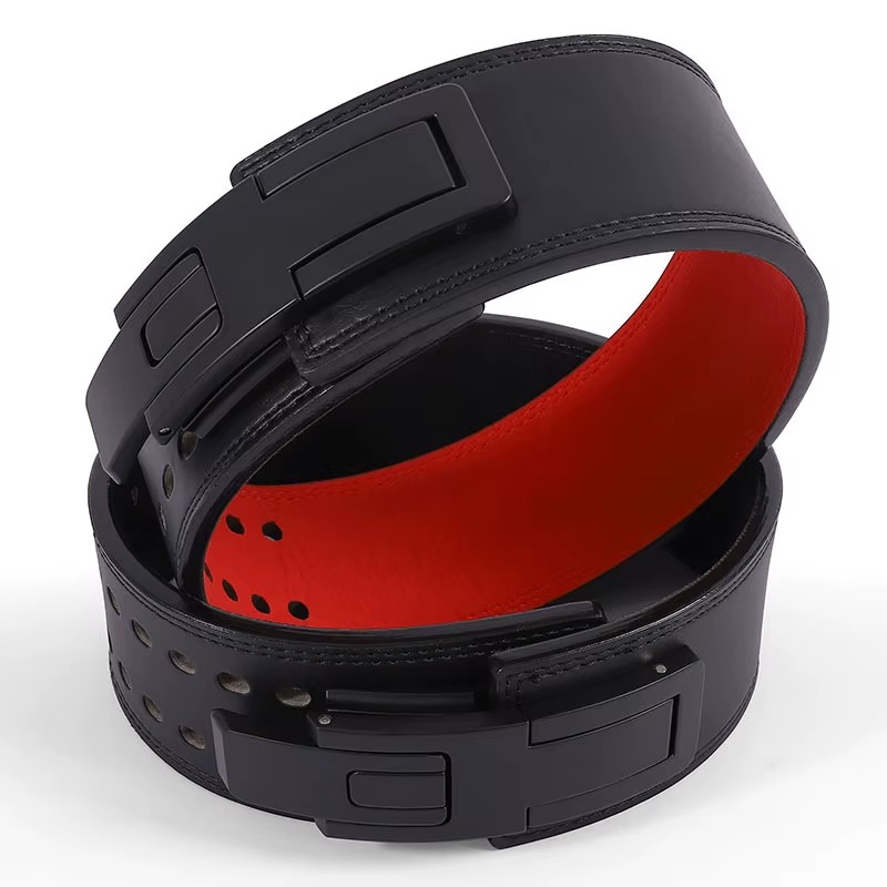 Deux ceintures empilées