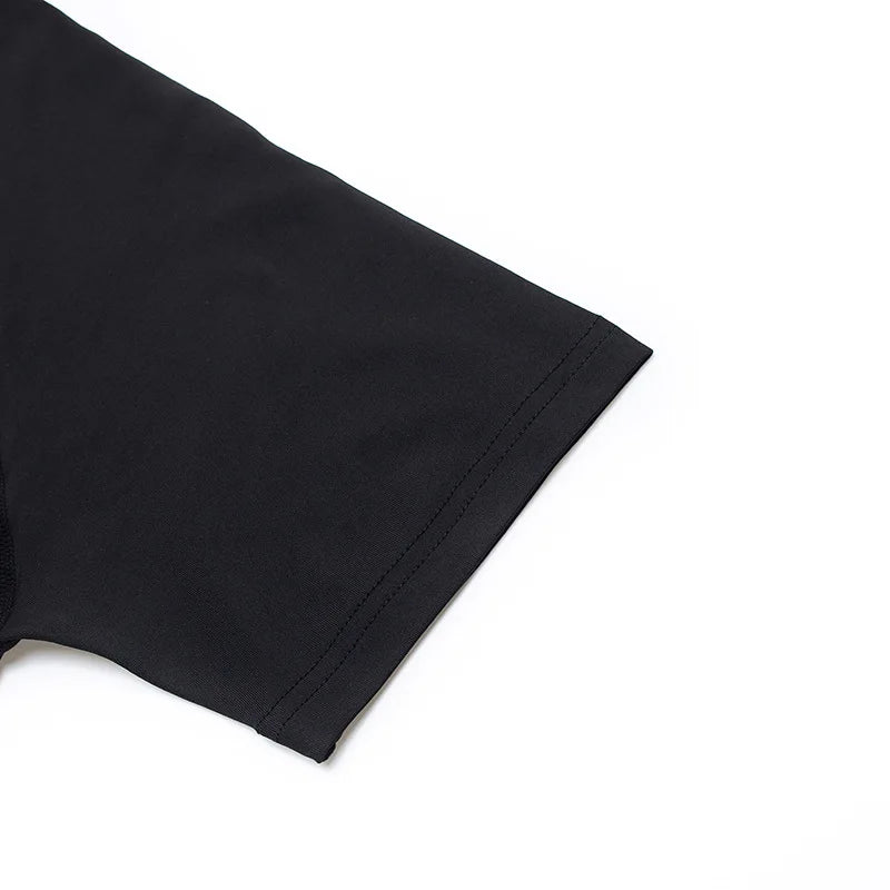 Présentation de la qualité des coutures de nos t shirts de compression 